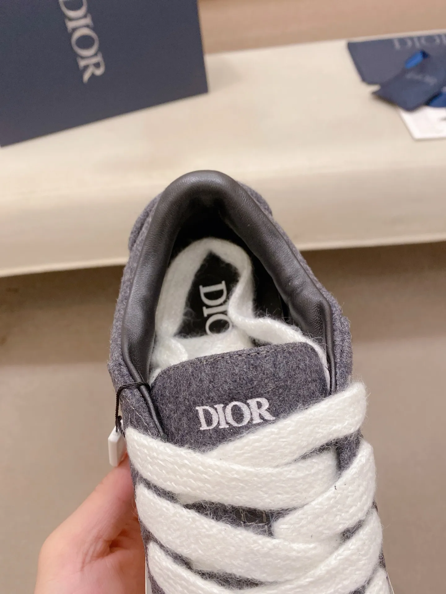 Factory price: 300 Men's shoes 💰[Dior·Dior] Top 🔍Couple style 💏🔍New casual sports style couple shoes, new four-season design, perfect workmanship, lace-up lazy style to create cabinet quality, upper: imported first-layer cowhide, sheepskin lining is soft and comfortable, ultra-light TPU wear-resistant outsole, simple, versatile fashion men's shoes, excellent color code number 35--44